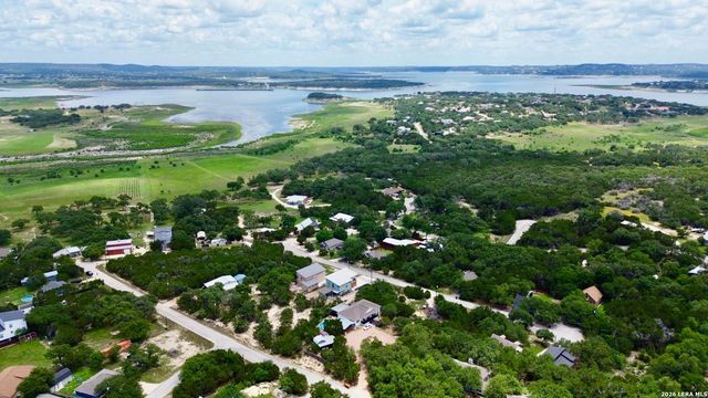 208 Woodridge, Canyon Lake, TX 78133