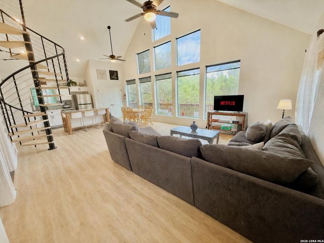 208 Woodridge, Canyon Lake, TX 78133