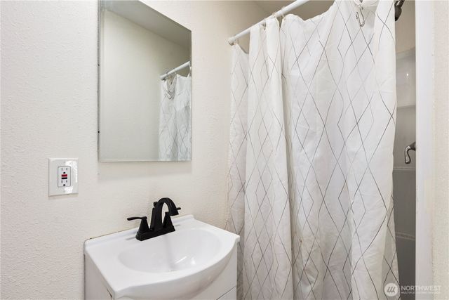 3633 E J Street, Tacoma, WA 98404