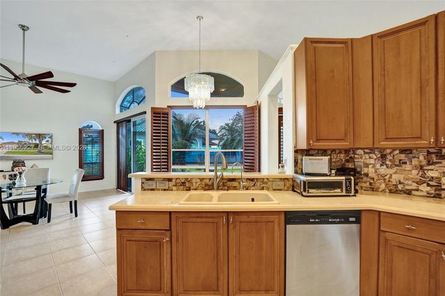 2024 NW 139th Ter, Pembroke Pines, FL 33028