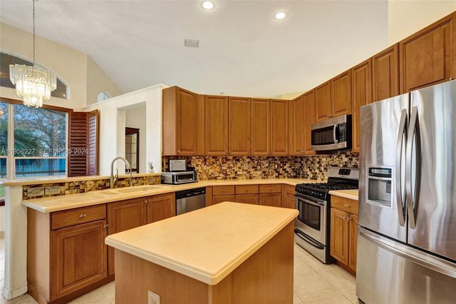 2024 NW 139th Ter, Pembroke Pines, FL 33028