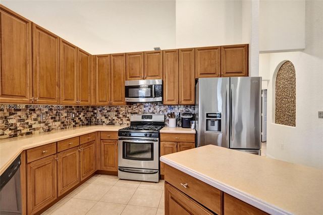 2024 NW 139th Ter, Pembroke Pines, FL 33028