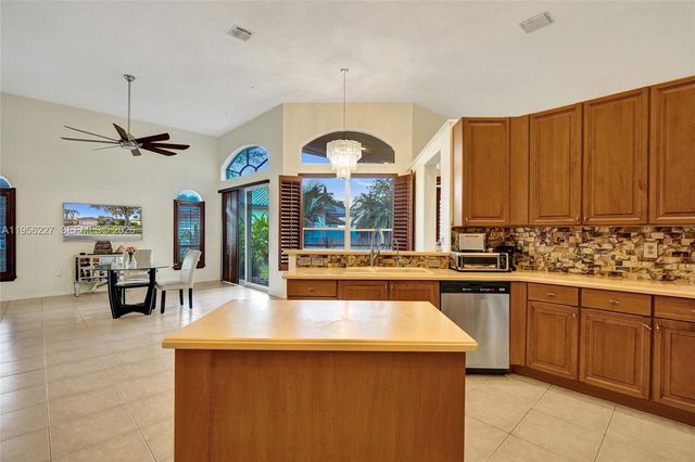 2024 NW 139th Ter, Pembroke Pines, FL 33028