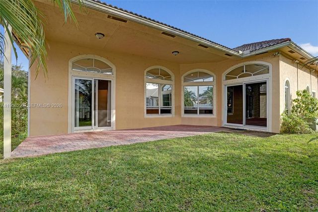 2024 NW 139th Ter, Pembroke Pines, FL 33028