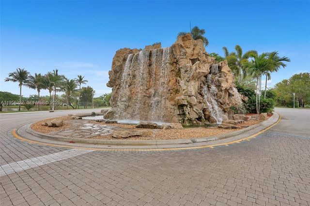 2024 NW 139th Ter, Pembroke Pines, FL 33028