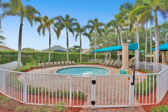 2024 NW 139th Ter, Pembroke Pines, FL 33028