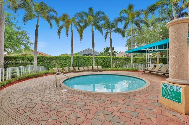 2024 NW 139th Ter, Pembroke Pines, FL 33028