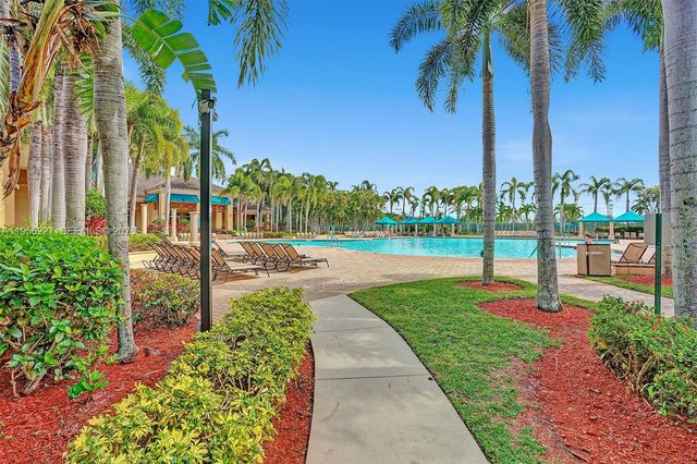 2024 NW 139th Ter, Pembroke Pines, FL 33028