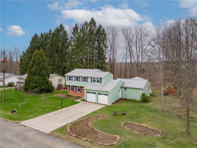 121 Parklane Dr, Slippery Rock Boro, PA 16057