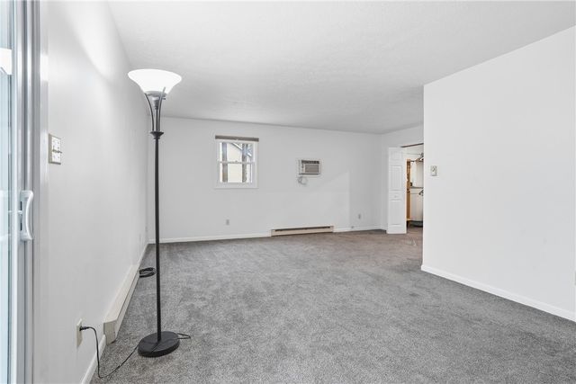 121 Parklane Dr, Slippery Rock Boro, PA 16057