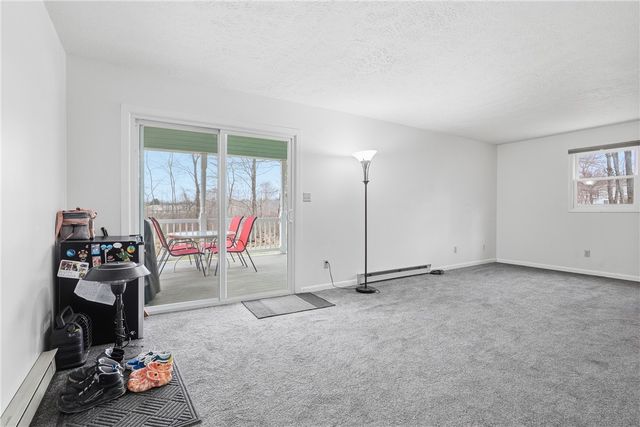 121 Parklane Dr, Slippery Rock Boro, PA 16057