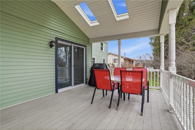 121 Parklane Dr, Slippery Rock Boro, PA 16057