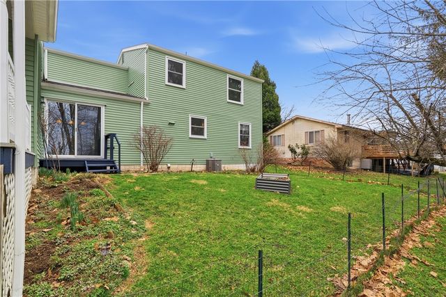 121 Parklane Dr, Slippery Rock Boro, PA 16057