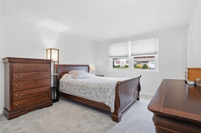 121 Parklane Dr, Slippery Rock Boro, PA 16057