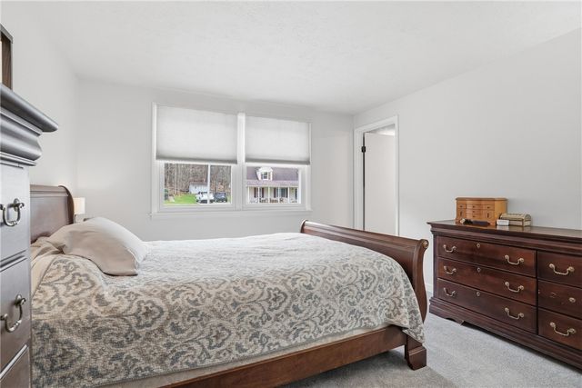 121 Parklane Dr, Slippery Rock Boro, PA 16057