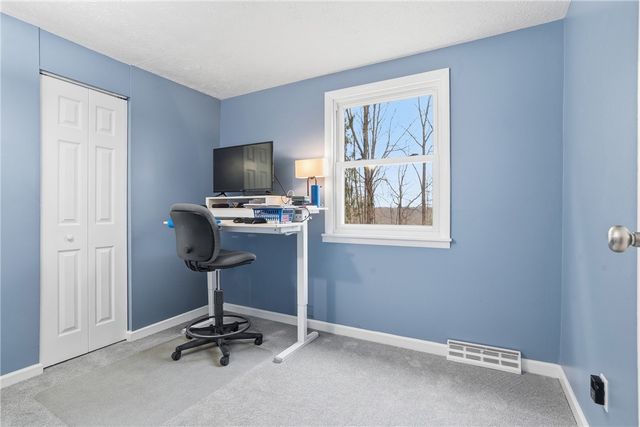 121 Parklane Dr, Slippery Rock Boro, PA 16057