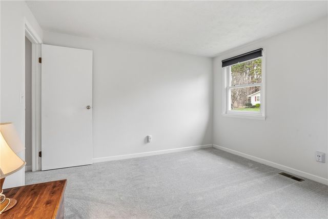 121 Parklane Dr, Slippery Rock Boro, PA 16057