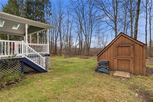 121 Parklane Dr, Slippery Rock Boro, PA 16057