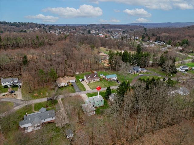 121 Parklane Dr, Slippery Rock Boro, PA 16057