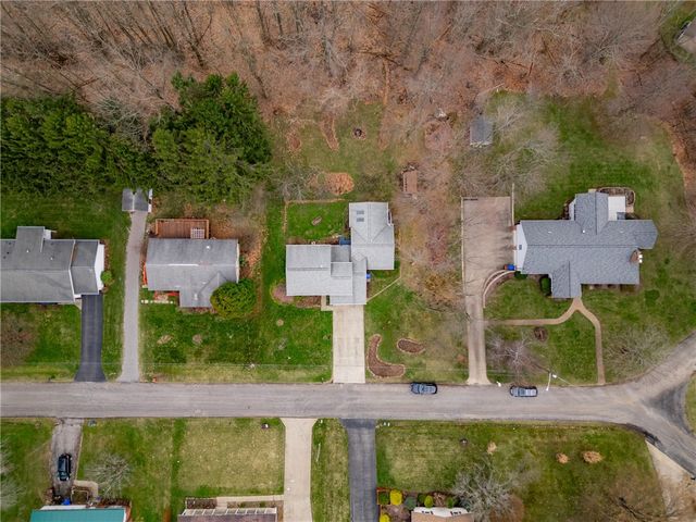 121 Parklane Dr, Slippery Rock Boro, PA 16057