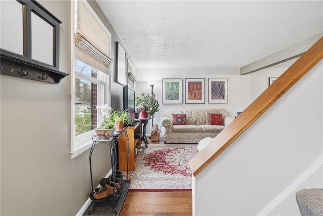 121 Parklane Dr, Slippery Rock Boro, PA 16057