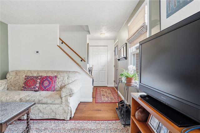 121 Parklane Dr, Slippery Rock Boro, PA 16057