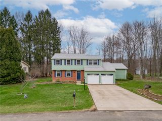 121 Parklane Dr, Slippery Rock Boro, PA 16057