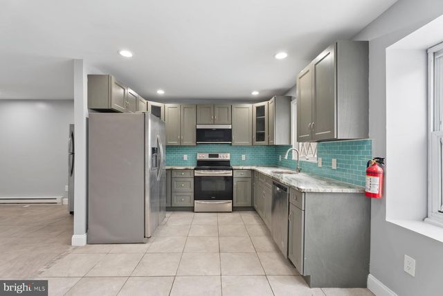 55 PRESIDENTIAL DR, Sicklerville, NJ 08081
