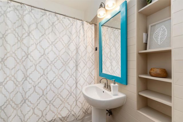 1222 Arlington Street, Houston, TX 77008