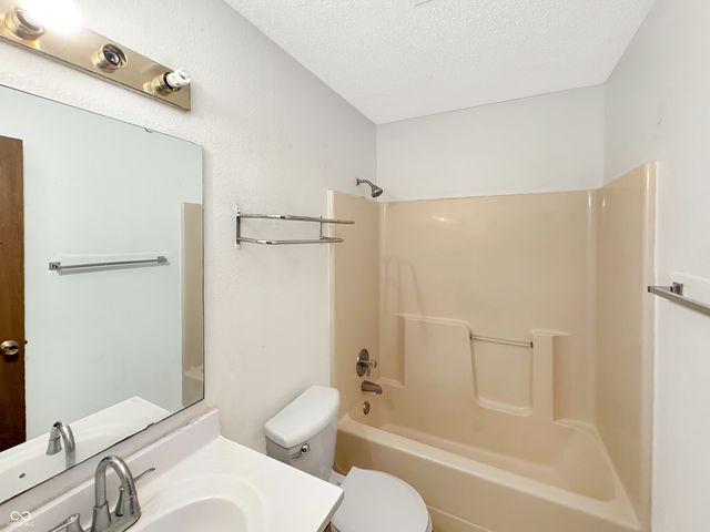 106 Broad Leaf Place, Mooresville, IN 46158