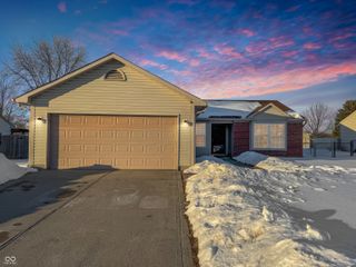 106 Broad Leaf Place, Mooresville, IN 46158