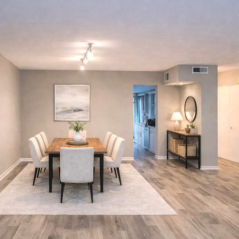 15 Indian Trail Drive 15, Westmont, IL 60559