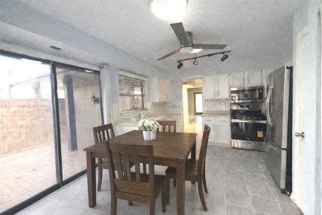 15 Indian Trail Drive 15, Westmont, IL 60559