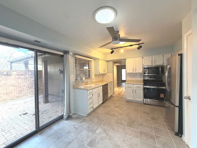 15 Indian Trail Drive 15, Westmont, IL 60559