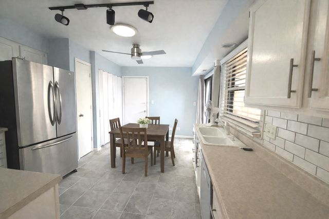 15 Indian Trail Drive 15, Westmont, IL 60559