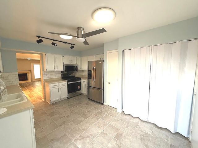 15 Indian Trail Drive 15, Westmont, IL 60559