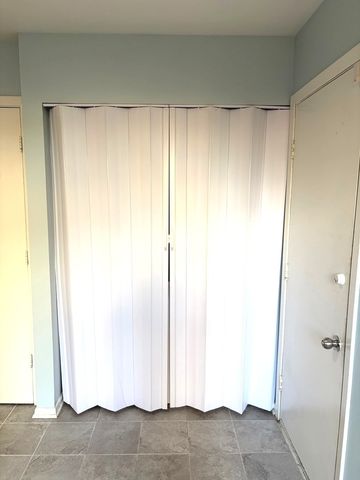 15 Indian Trail Drive 15, Westmont, IL 60559