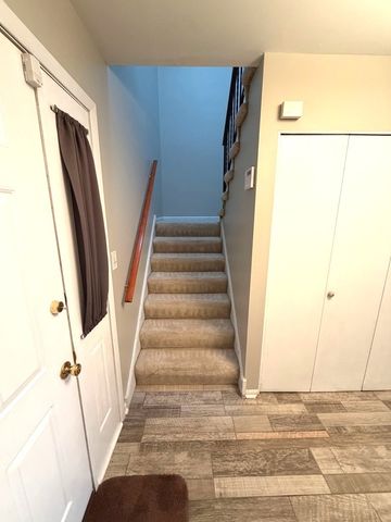 15 Indian Trail Drive 15, Westmont, IL 60559