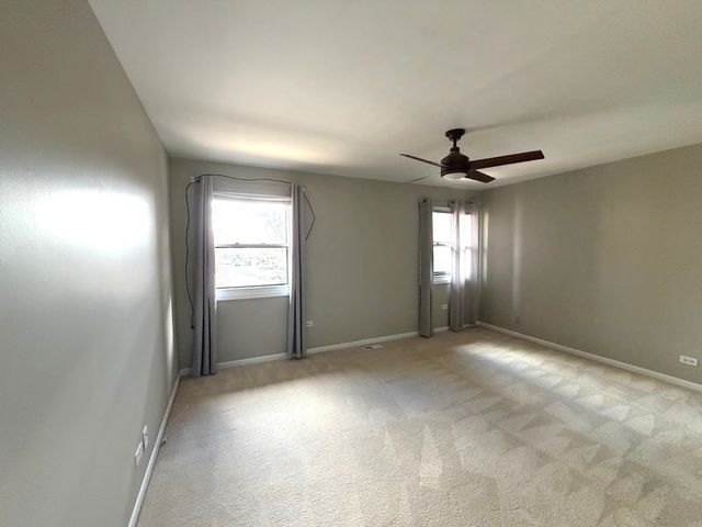 15 Indian Trail Drive 15, Westmont, IL 60559