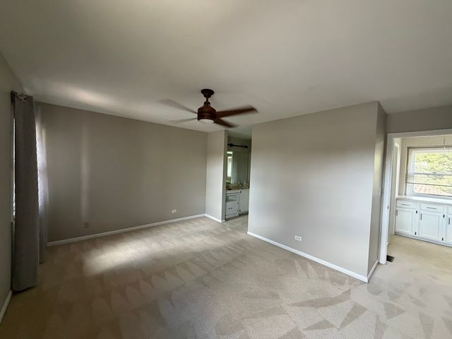 15 Indian Trail Drive 15, Westmont, IL 60559