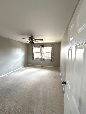 15 Indian Trail Drive 15, Westmont, IL 60559