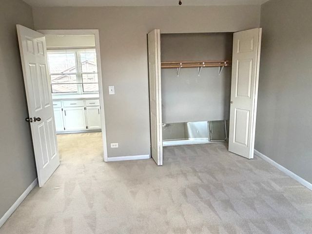 15 Indian Trail Drive 15, Westmont, IL 60559