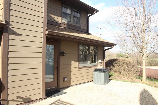 15 Indian Trail Drive 15, Westmont, IL 60559