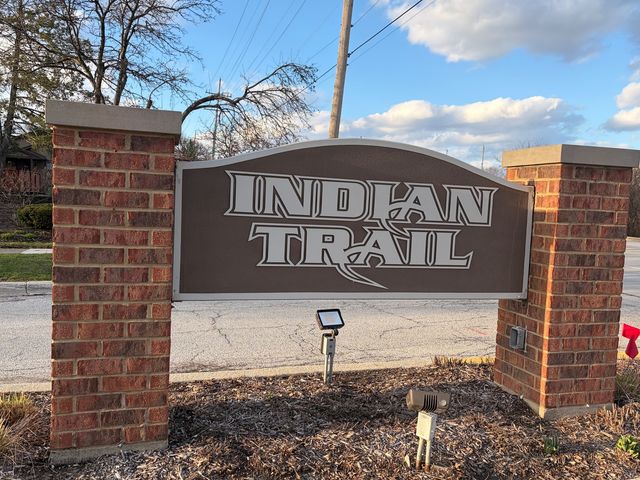 15 Indian Trail Drive 15, Westmont, IL 60559