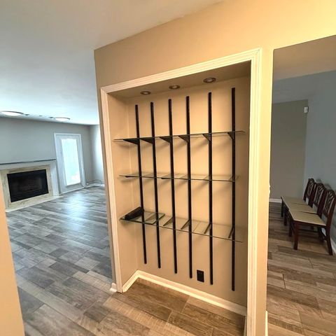 15 Indian Trail Drive 15, Westmont, IL 60559