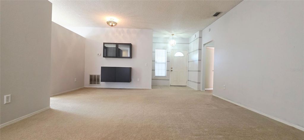 Image 6 of property listing at 7960 SOFT PINE CIRCLE, Orlando, FL 32825