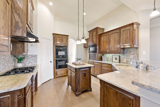 7805 Shady Oaks Drive, North Richland Hills, TX 76182