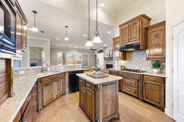 7805 Shady Oaks Drive, North Richland Hills, TX 76182