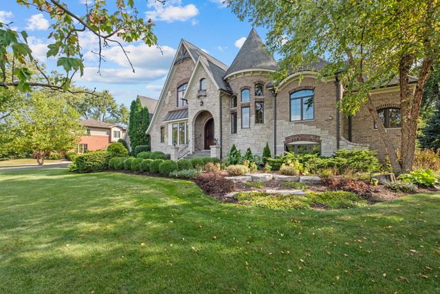 17W033 87th Street, Willowbrook, IL 60527