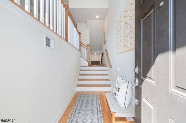 4 Marigold Ct, Warren Twp., NJ 07059